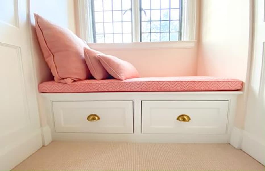 Know the benefits offered by a storage bench for your household needs